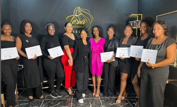 SERVIÇOS DE MAQUIAGEM