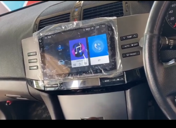 Montagem de aparelho Android 9inch com câmera de ré