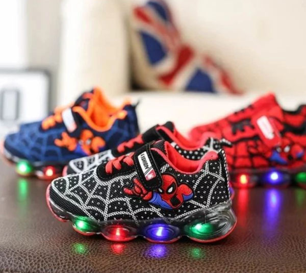 SAPATLHAS Disponível para Entrega imediata 10.000kz Tam: 29, 31 e 33