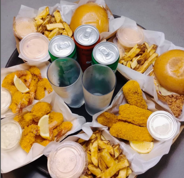 Tem o hamburger de frango menu - 5500 Fish sticks menu - 5500 Só o shrimp - 4500