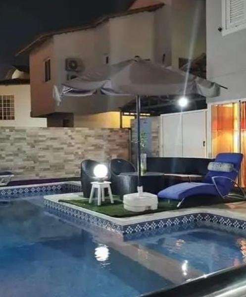 VENDER: Vivenda V7 Condomínio Horizonte Sul Talatona  Sala de estar | 3 Suites | 4 Quartos | 2 Salas de jantar