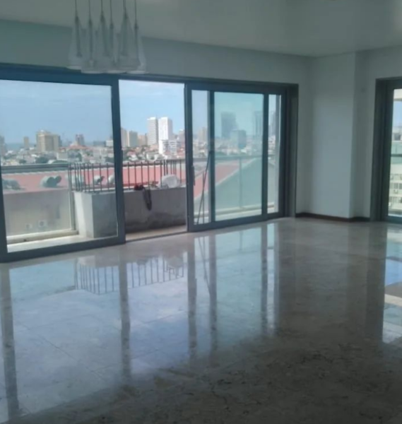 Arrenda-se Apartamento T4, Torres do GIKA, Alvalade🏘️  4 Quartos (2 Suítes) 1 Hall de entrada com uma vista genérica da casa; 1 Sala com dois ambientes