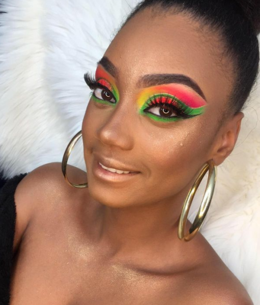 SERVIÇOS DE MAQUIAGEM