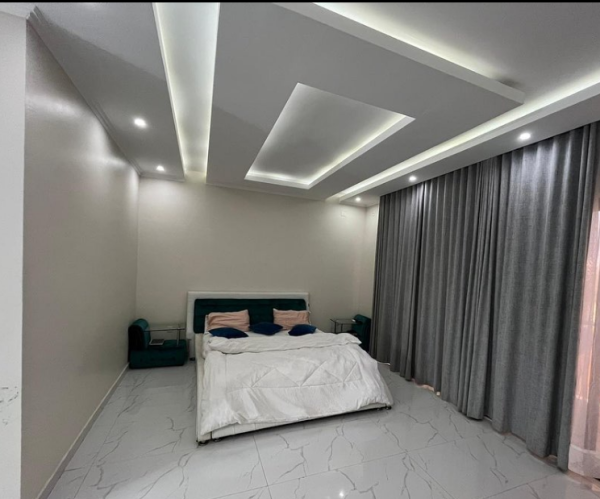 Moradia Rc/1, Nova com piscina🏊🏻‍♂️*  *Bairro:*Costa do sol, Mapulene a 250metros da estrada, próximo a ADPP*  *Super, hiper e mega decoração em toda casa*  *Tipologia:*T4, 4 suítes, 1wc, pronta habitar, cozinha, garagem