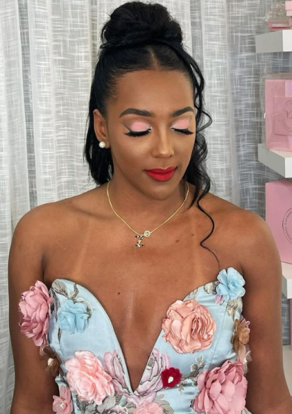 SERVIÇOS DE MAQUIAGEM