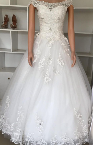 Vestido de noiva ,com acessórios