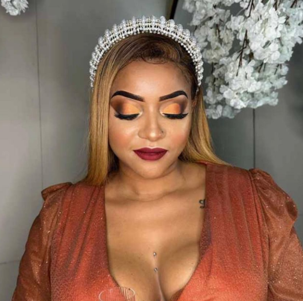 SERVIÇOS DE MAQUIAGEM