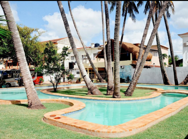 SERVIÇOS DE TURISMO Passa o fim-de-semana connosco e vem dar um mergulho na nossa maravilhosa piscina