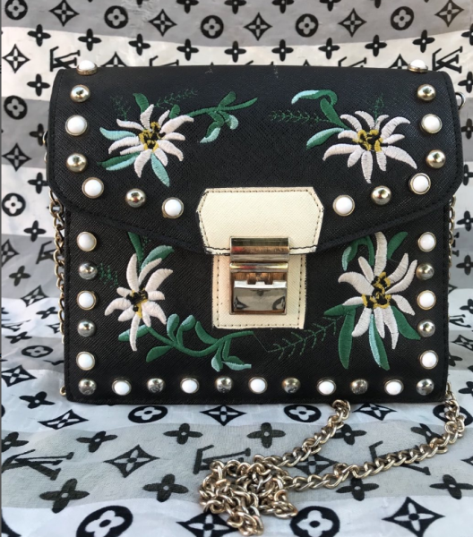 CARTEIRA ORIGINAL Cor: preta Tamanho: small Preço: 399 mt