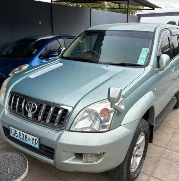 Toyota Prado aduaneiro Ano 2004 3.4 Gasolina 4x4 Automático Interior pérola 86000 kms