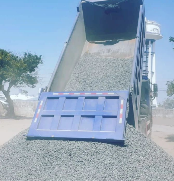 Disponível para aquisição imediata. Temos: Areia grossa Areia fina Saíbor Entulho Pedra de arroncamento Pedra 3/4 fina e grossa