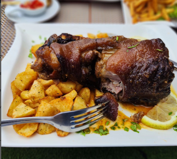 PERNIL ASSADO COM BATATA