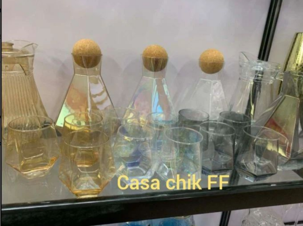 jogo de 6 copos e uma jarra