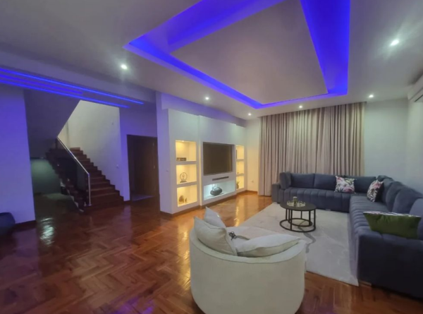 Vende-se moradia super luxuosa T4 na matola, bairro malhampsene com piscina  Preço1: 9.300.000 s/moveis Preço2: 11.500.000 c movel