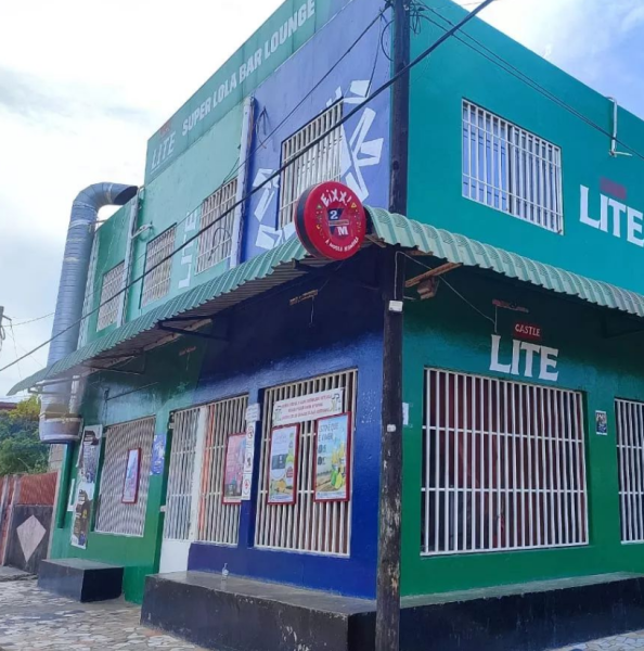 ARRENDA-SE*  Restaurante , Bar & Longe *" Super Lola "* com 2 pisos, 5 Wc's, 2 Bares, 1 discoteca com 200 m² para 200 pessoa