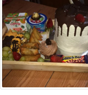 Bandeijas de aniversário Um mimo para alguém especial