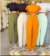 Conjunto: blusinha + calças