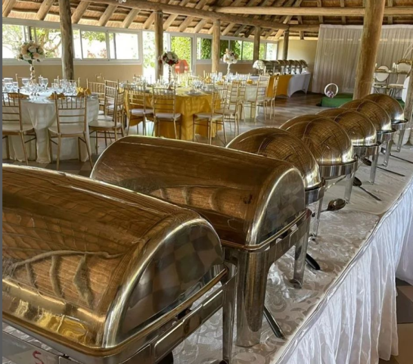 Salão com toda a decoração feita 50 pessoas ~ 20.000Mt 100 pessoas 40.000Mt