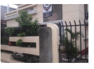 Vende se uma geminada na Malhangalene Num rés do chao Tipo 3 2wcs 2 salas Cozinha norma