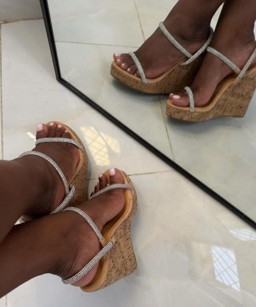 SANDALIA  disponível nos tamanhos 36 a 39. Entrega Imediata ✨