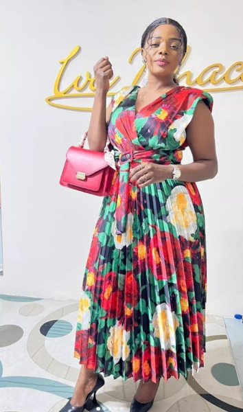 Vestidos: L.XL.2XL  5.300 Mts