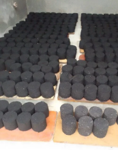 Uma caixa contém 20 briquetes, são 4kg. Preço: 120 MT. Entrega Grátis.