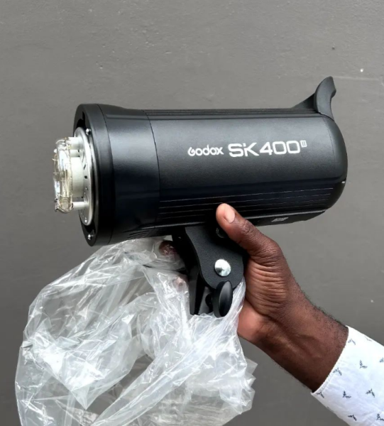 Godox Sk 400 v2 Studio Flash  Potência Máxima: 400 W