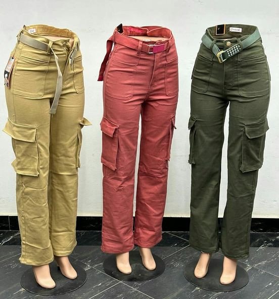 Calças jeans e Boyfriend disponíveis por 900 e 1100 Mts!