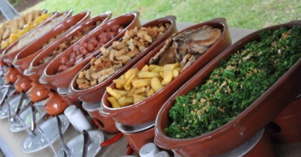 Temos cozinheiras de luxo para teu evento.  Nunca mais iras precisar de outras.