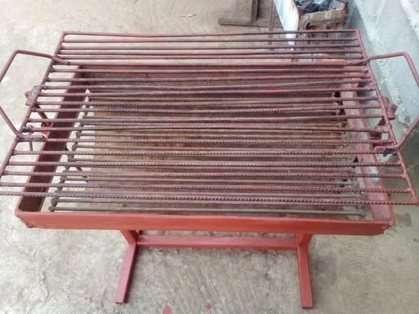 Braza para as tuas festas, super resistente, 10 melimetros, pesado, pode assar 8 frangos
