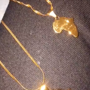 Colares de aço inoxidável disponíveis para aquisição imediata. 550mts