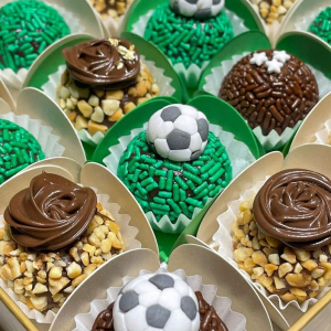 Brigadinhos Personalizados💚🤍 Sabores: Tradicional Ferrero Rocher