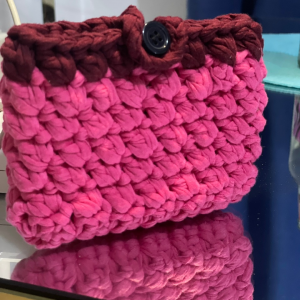 Carteirinha para documentos 5000 kzs Essas carteirinhas são bem práticas para uma saída rápida caso não queira levar uma carteira maior. C01