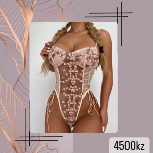 Disponível na cor de vinho e creme