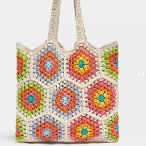 Pasta disponível para encomendas. Preço: 32 mil kwanzas.