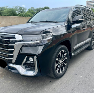 LAND CRUISER VXR Caixa automática 6 marchas 📟 82.000kms  🛠 Motor 8cilindros  📆 série de matrícula F 💰Preço 26.858.000,00 negociável