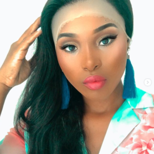 Peruca : Talatona Estilo de cabelo: peruca de cabelo humano brasileiro Texteura : Ondulada Densidade: 180% Cor do cabelo : preto Renda: 13×4 Comprimento da peruca: 26polegadas 64cm Disponível para entrega imediata 📞 924 44 26 05 ☎️ 999442605 Whatsapp