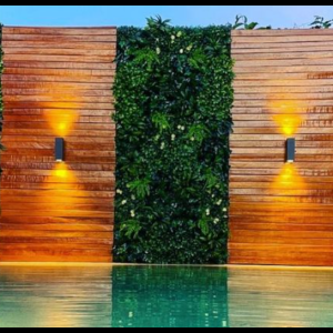 Aplicação de jardim artificial com ripados em madeira 🍃