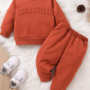 Fato de treino Tamanho: 6 meses a 3 anos 2.080mt