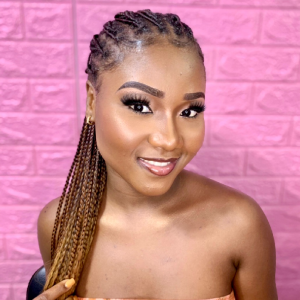 Nossos serviços Maquiagem a partir de 5000kz