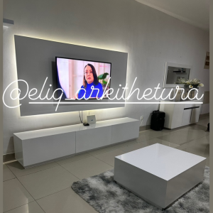 Rack e painel iluminado Venda de móveis projetados