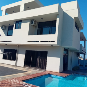 Vende-se uma Triplex T4 no triunfo novo Venda a 23.000.000,00MT  Arrenda 120.000,00MT  Triplex T4 no triunfo novo 3 salas  1 cozinha moderna  2 casas de banho