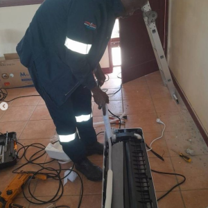 Montagem de aparelho de ar condicionado.  Dúvidas e informações entre em contacto