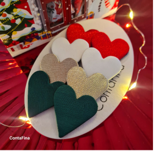 6.500 kzs Conjunto Amor ❤️ 4 pares de brincos de coração.