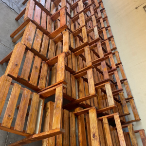 Cadeiras em Aluguer de 100mt abaixo de 20. Acima de 20 cadeiras sai a 85mt Cadeiras de madeira