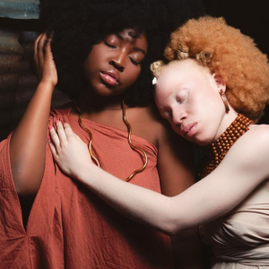 Peruca crespa ao seu gosto e nos seus variados tons e formas