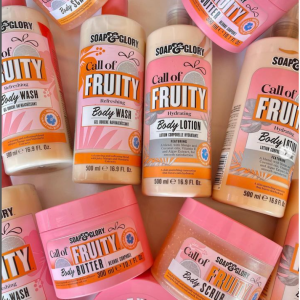 Set/4 itens: Gel de banho, loção hidratante, manteiga e esfoliante corporal.  🏷️ 50.000,00 AOA