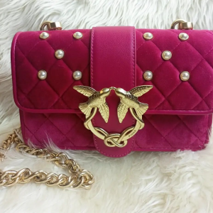 PINKO - delicada, mimosa, veluda. Alça tiracolo desmontável, podendo ser usada como Carteira de mão. SMALL