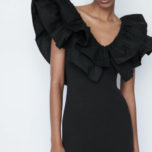 Vestido ZARA Disponível Para Aquisição Imediata 🖤  Tamanho : S,M,L  Preço : 18,500kz