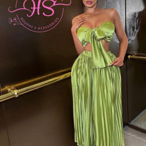 Conjunto green (Top e Saia) Tamanho: M Valor: Kz 46.000